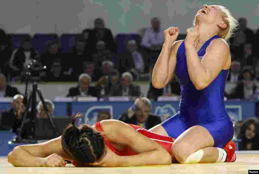 Ukraine&#39;s Tetyana Lavrenchuk celebrates after winning a bronze medal during the 59-kg match against Hungary&#39;s Gabriella Sleisz at the Senior Wrestling European Championship in Tbilisi, Georgia. (Reuters/David Mdzinarishvili)