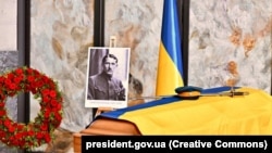 В Офісі президента зазначають, що прах Євгена Коновальця повернуть в Україну та перепоховають на Національному військовому меморіальному кладовищі