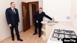 İlham Əliyev yeni binada