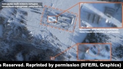 Спадарожнікавы здымак вайсковага мястэчка ў цэнтральнай частцы былога вайсковага аэрадрому «Крычаў-6», на якім бачныя шэсьць машын, што могуць належаць ракетнаму комплексу «Арэшнік», а таксама імаверны зэнітна-ракетны комплекс С-300. 17 лютага 2026 году