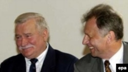Lech Walesa (left) with former Solidarity activist Bogdan Lis