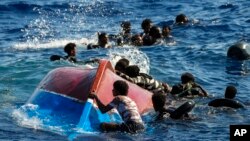 Anual, sute de mii de oameni fug de conflictele și sărăcia lucie din țările lor natale și încearcă să obțină azil în UE. Numărul celor care s-au înecat în Marea Mediterană în ultimul deceniu este cam cât populația orașului Ungheni. 
