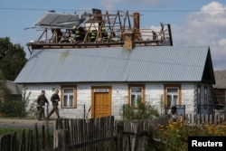 Дом в приграничной польской деревне, поврежденный в результате падения дрона 10 сентября этого года