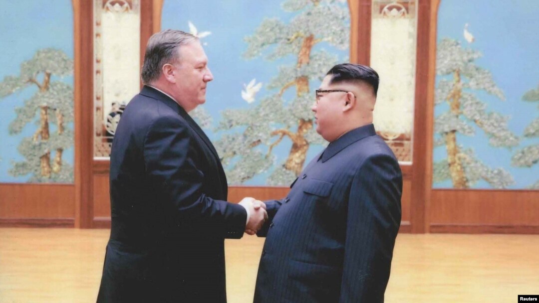 Mike Pompeo i Kim Jong Un tokom susreta u Pyongyangu u aprilu 2018.
