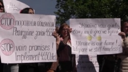 Активісти вимагають передати гроші Януковича на потреби переселенців (відео)
