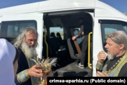 Участники автомобильного крестного хода за мир и благополучие в Крыму, август 2026 года