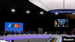 Zelenszkij videokapcsolat segítségével beszél a madridi NATO-csúcson 2022. június 29-én