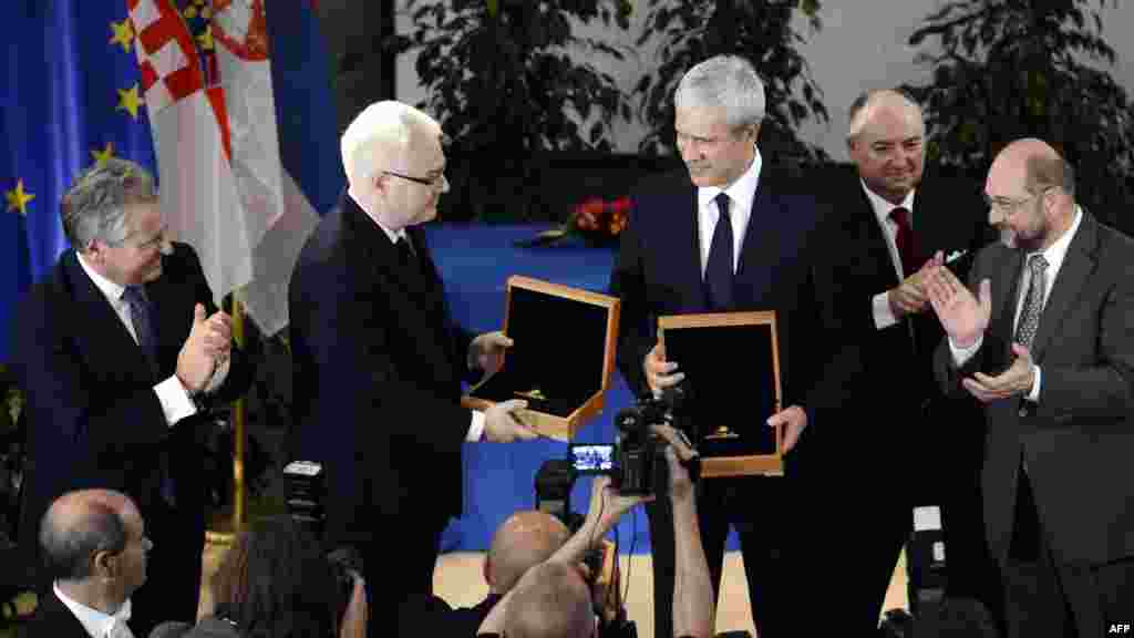 Belgija - Hrvatski predsjednik Ivo Josipović i bivši predsjednik Srbije dobili su nagradu EU Parlameta ¨Medalju tolerancije¨, Brussels, 16. oktobar 2012. Foto: AFP / Thierry Charlier 