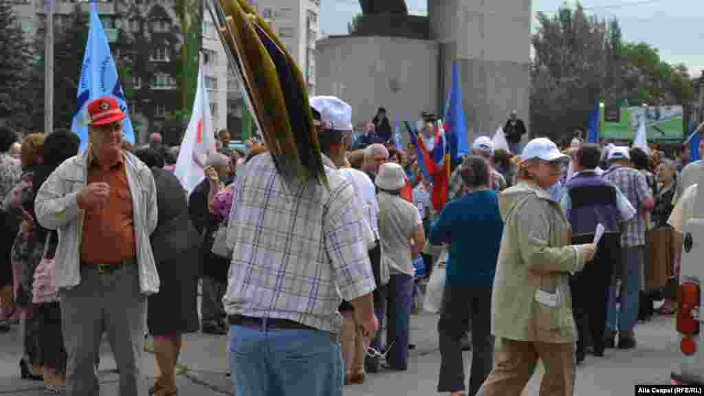 ...ultimele pregătiri înainte de marş