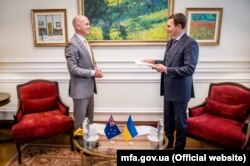 Євген Єнін і посол Австралії в Україні Брюс Едвардс, 9 листопада 2020 року