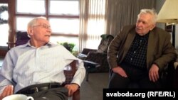 Янка Запруднік і Вітаўт Кіпель, адны з найбольш вядомых выпускнікоў Беларускай гімназіі імя Янкі Купалы, якой кіраваў Аляксандар Орса. Фота 2013 году