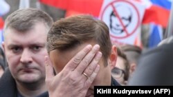 Алексей Навальный киши колдуу болгон саясатчы Борис Немцовдун элесине арналган жүрүштө. 29-февраль, 2020-жыл. 