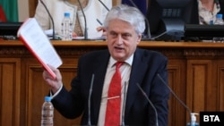 Бойко Рашков по време на изслушването в парламента