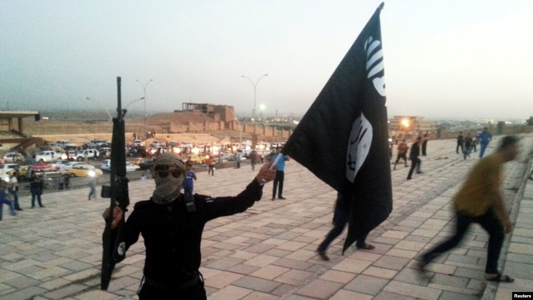 Militant IDIL-a na snimku iz Mosula, 2014.