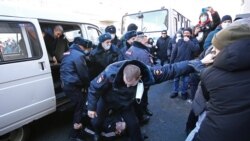 Задержание участника митинга в поддержку Алексея Навального в российском Владивостоке, 23 января 2021 года