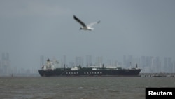 کشتی «جگ واسانت» که پس از عبور از تنگهٔ هرمز در حال انتقال گاز مایع در بندر بمبئی هند است