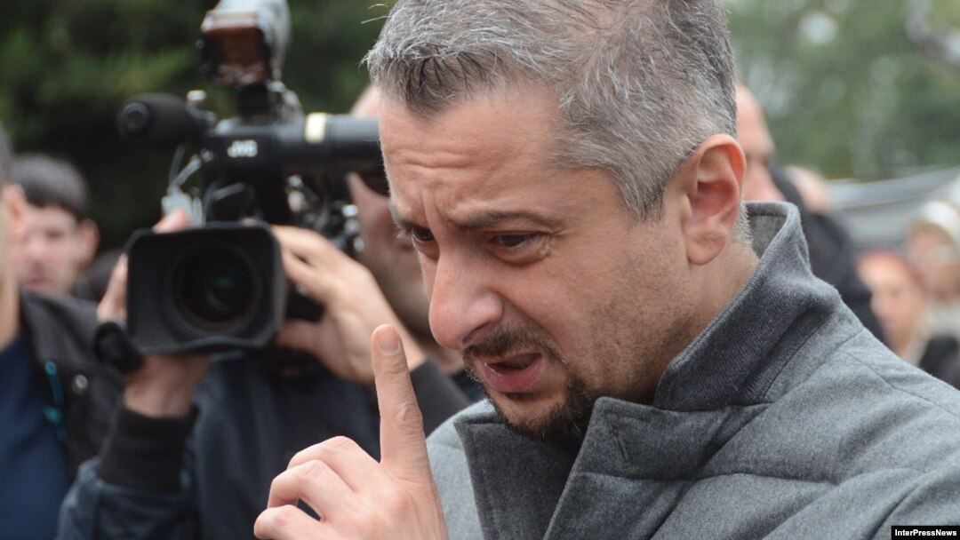 Гендиректор «Рустави 2» объявил о том, что его пытаются шантажировать. По словам Ники Гварамия, вчера ему предложили «отойти в сторону», в противном случае пригрозили обнародовать на него компромат