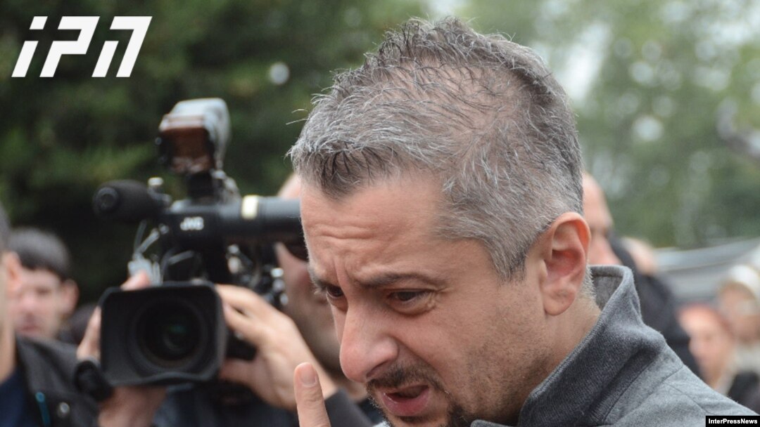 Суд отменил собственное постановление от 5 ноября, согласно которому контроль над телеканалом был передан временным управляющим. Несмотря на решение суда, в «Рустави 2» не спешат радоваться