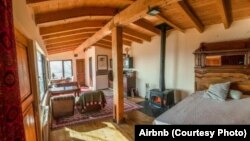 Маргвелашвили построил сам два года назад. Собственными руками он сделал и многие предметы мебели