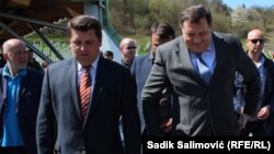 Ćamil Duraković i Milorad Dodik u Srebrenici, april 2015.