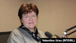 Alina Radu în studioul Europei Libere de la Chișinău 