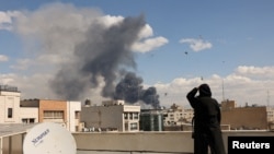 Dim nakon eksplozije, nakon što su Izrael i SAD pokrenuli napade na Iran, u Teheranu, Iran, 1. marta 2026.