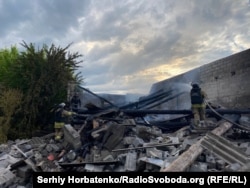 Наслідки російського обстрілу, Словʼянськ, Донецька область. 16 червня 2026 року. За даними МВА, армія РФ атакувала місто ФАБ-250 та РСЗВ. Повідомлялось про щонайменше трьох загиблих та шістьох постраждалих