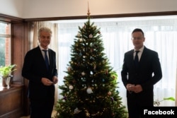 Geert Wilders és Szijjártó Péter Hága közelében, 2020. december 10-én