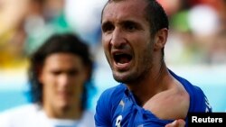 Giorgio Chiellini jucătorul rănit de Luis Suarez, 