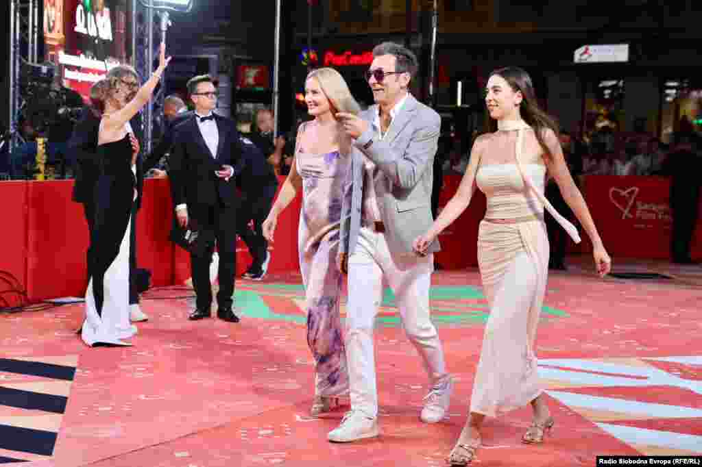 Bh. i slovenski glumac i reditelj Branko Đurić Đuro u društvu supruge, glumice Tanje Ribič i kćerke Ele Đurić.