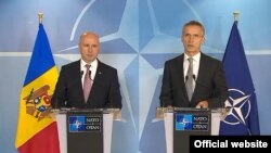 Premierul Pavel Filip cu secretarul-general NATO, Jens Stoltenberg la recenta lor întîlnire de la Bruxelles