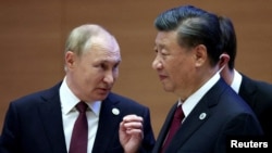 Президент России Владимир Путин и председатель КНР Си Цзиньпин перед встречей глав государств-членов Шанхайской организации сотрудничества (ШОС) в Самарканде, Узбекистан, 16 сентября 2022 года