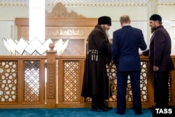 Салах Межиев, Владимир Путин и Рамзан Кадыров в мечети в Грозном