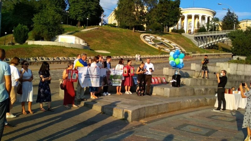 В Киеве прошла акция ко дню рождения осужденного в России после задержания в Крыму украинца Выговского (+фото)