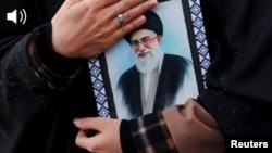 Портрет аятоллы Али Хаменеи 