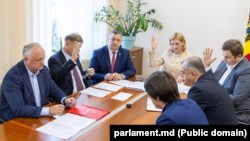 Membrii Comisiei parlamentare pentru politica externă, votând pe 12 noiembrie pentru denunțarea unui acord cu Federația Rusă, care va atrage și închiderea Centrului Rus de Știință și Cultură din Chișinău.