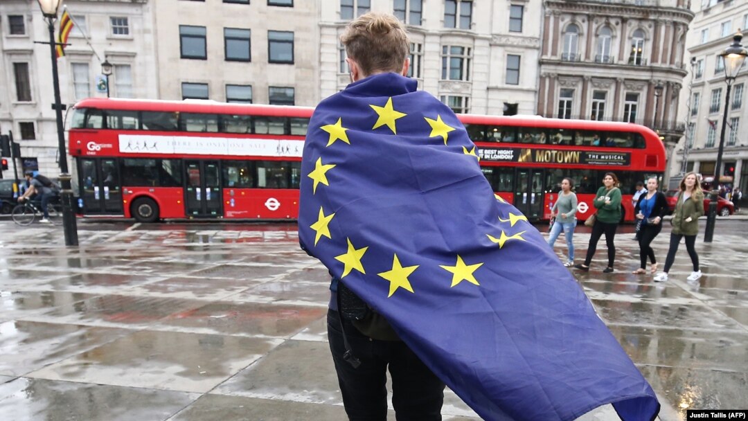 Один из участников акции протеста против Brexit'а в Лондоне
