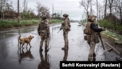 Військові 24-ї окремої механізованої бригади ЗСУ у прифронтовому місті Дружківка на Донеччині, 24 квітня 2026 року