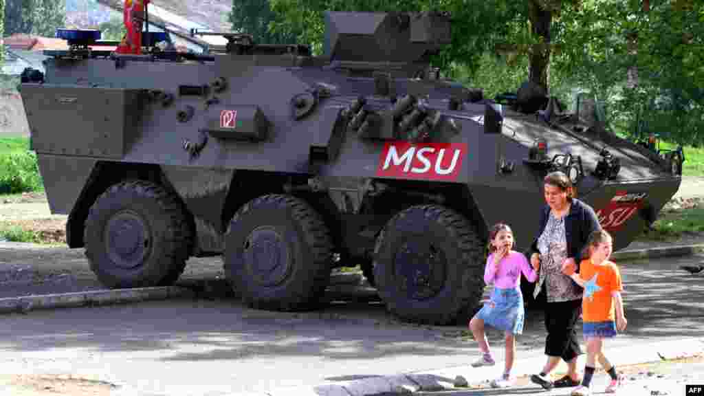 Kosovo - Mitrovica, 6. maj 2012. Foto: AFP / Saša Đorđević 
