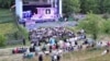 Spectacolul „Tema pentru acasă”, montat de Teatrul Național „Vasile Alecsandri” din Bălți, prezentat în aer liber la Rezervația Cultural-Naturală „Orheiul Vechi”, Eco Resort Butuceni. 28 iunie 2025.