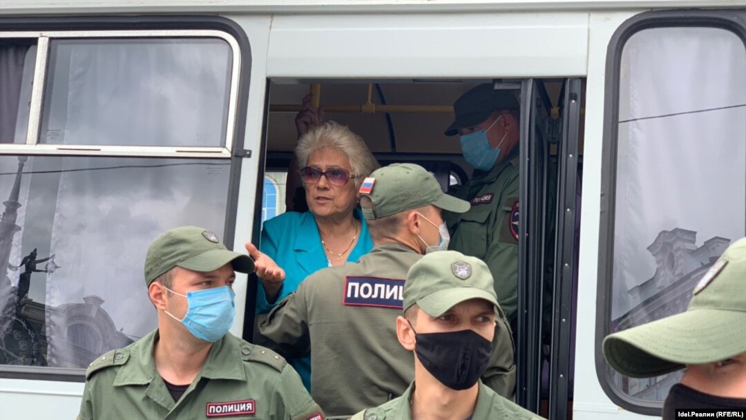 Во время задержания