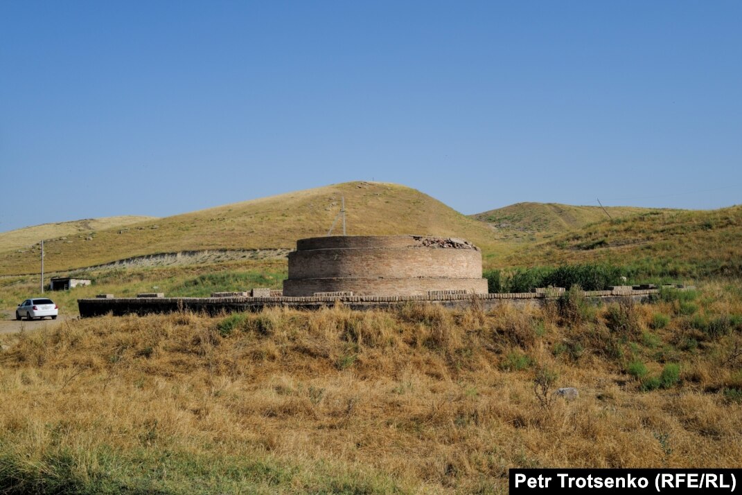 Тулалық ерлі-зайыптылар жыныстық қатынас үшін ер адамды іздейді.
