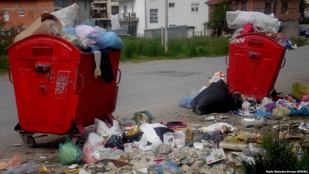 Расфрлан смет во Струга.