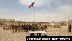 Ceremonija primopredaje u kampu Anthonic, između vojske SAD i avganistanskih odbrambenih snagama u provinciji Helmand, 2. maja 2021.