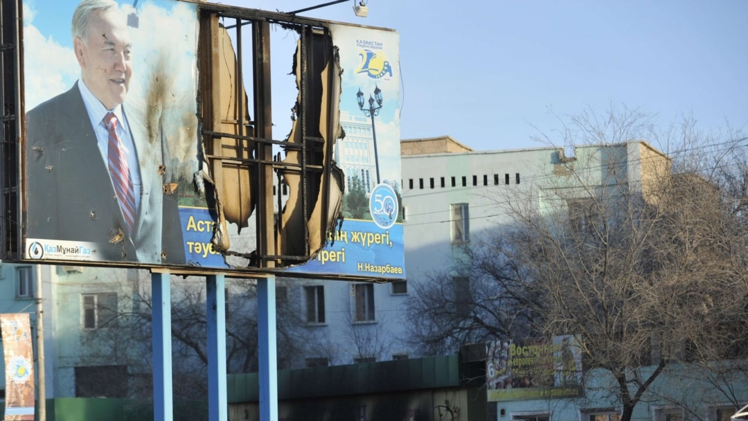 Жасырын камера күйеуі досымен әйелін трахает