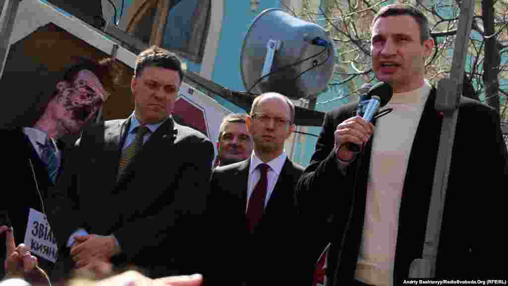 Opposition leaders Oleg Tyagnibok, Arseniy Yatsenyuk and Vitaliy Klitschko