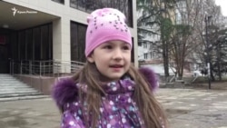 Дети Эмир-Усеина Куку приехали в суд увидеться с отцом (видео)