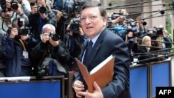 Președintele Comisiei Europene Jose Manuel Barroso sosind la cartierul general al Uniunii Europene de la Bruxelles, 27 iunie 2013.