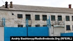 Омбудсвумен Людмила Денисова сообщила, что руководство тюрем в ОРДЛО систематически запугивает и вымогает деньги у заключенных