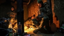 Военнослужащие 49-го отдельного штурмового батальона ВСУ "Карпатская Сечь" в блиндаже на позиции в районе прифронтового города Константиновка. Донецкая область, 7 декабря 2025 года